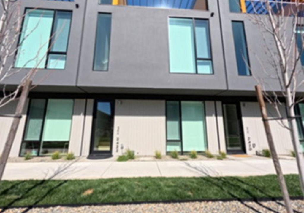 Land Park Apartment | New Stylish Fully Furnished Studio Close to Downtown