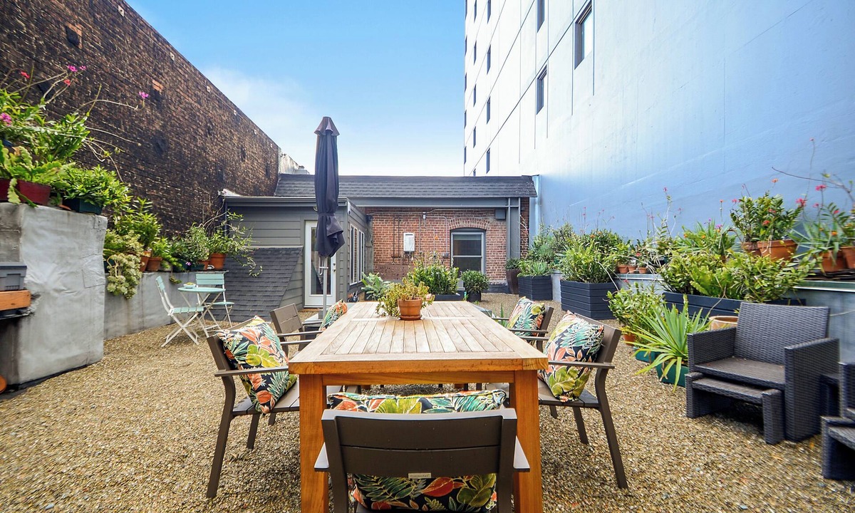 Downtown San Francisco House | Newly Remodeled Loft in Lower Nob Hll by RedAwning