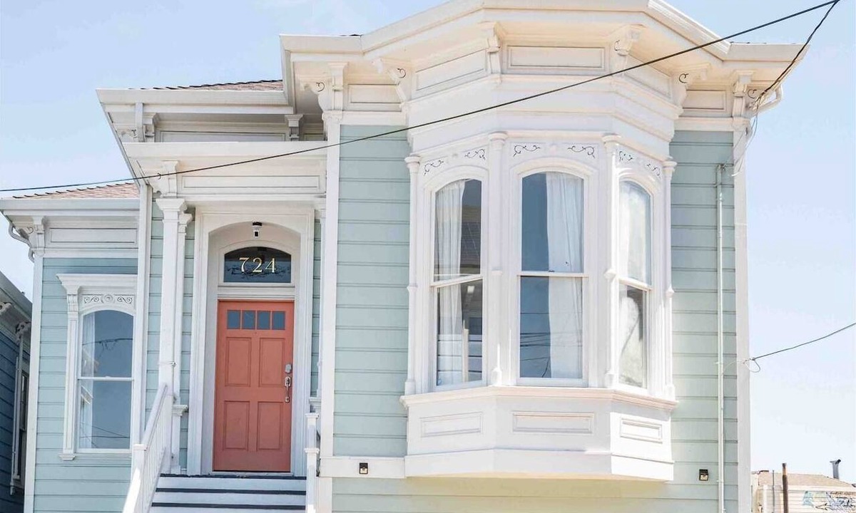 Prescott House | Newly Renovated Victorian House 1 train stop to SF and Parking