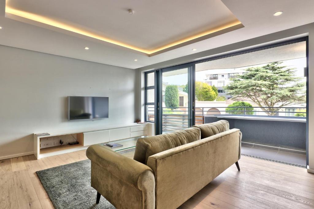 Three Anchor Bay Apartment | Nineons AC