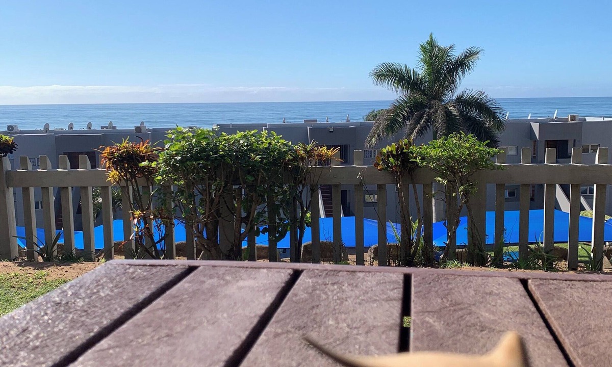 Kingsborough Condo | nSeaview, 6 sleeper, secure complex with amenities, direct beach access and WiFi