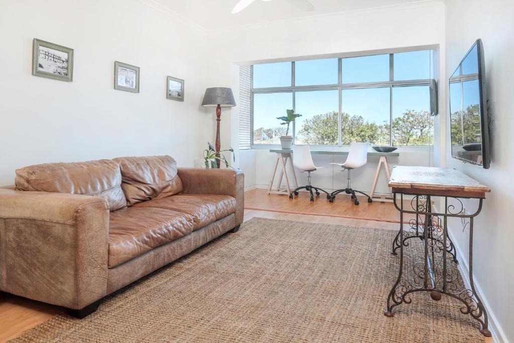 Hermanus Apartment | Oak on Main