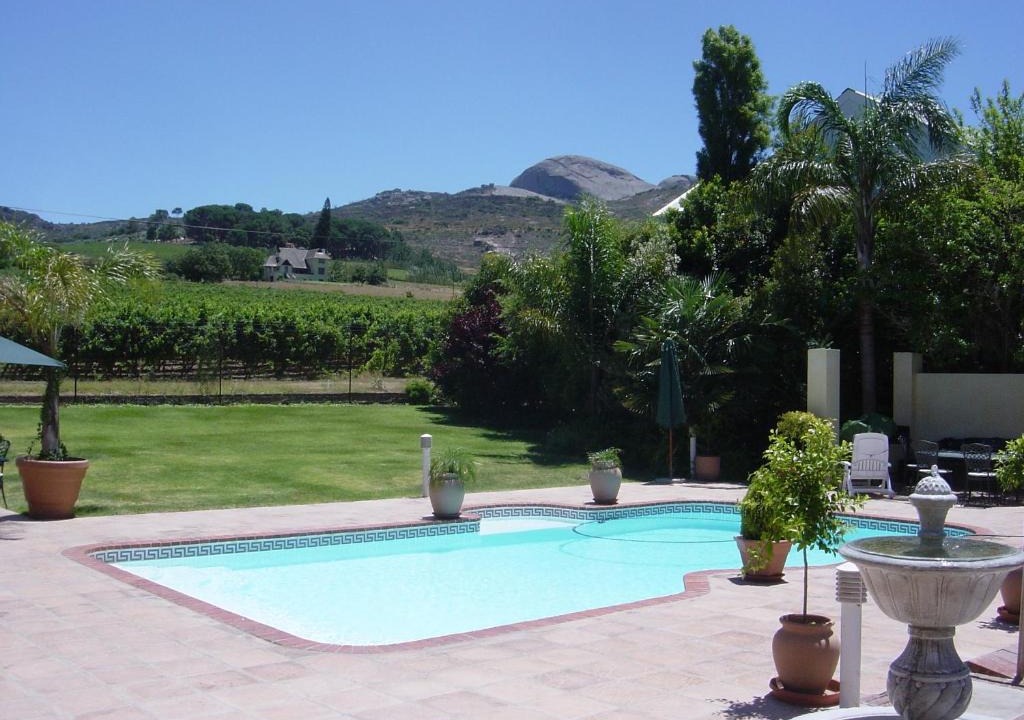Paarl Cabin | Oak Tree Lodge