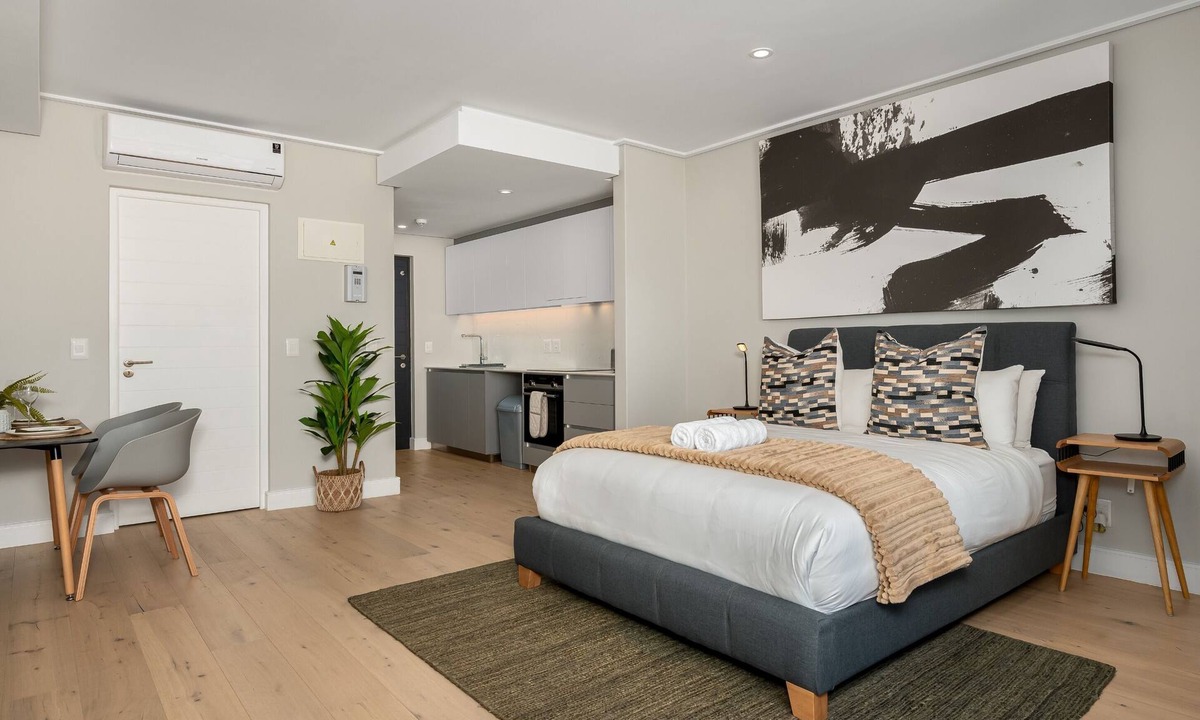 Sea Point Promenade Apartment | Ocean and Mountain Views From Bantry Bay Apartment