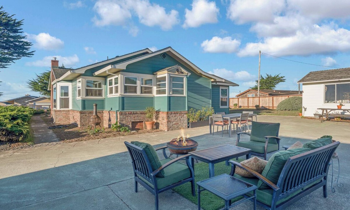 Old Town House | Ocean Breeze-Charming, 3 bedroom 2 bath home in old town Bodega Bay