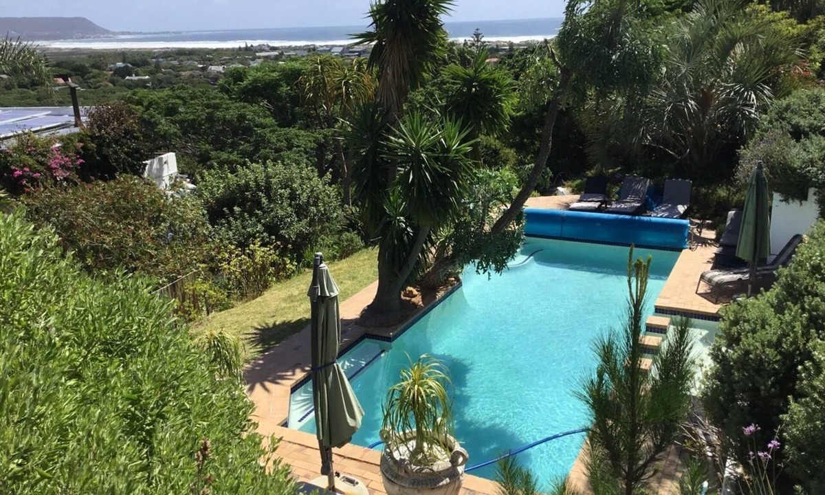 Noordhoek House | Ocean Golf Guest House