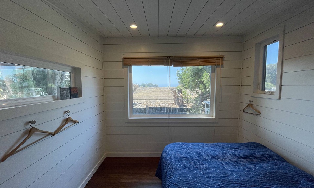 Bolinas Bed & Breakfast | Ocean View, Self/ck in Gallery Guesthouse gallery w/t deck & private parking