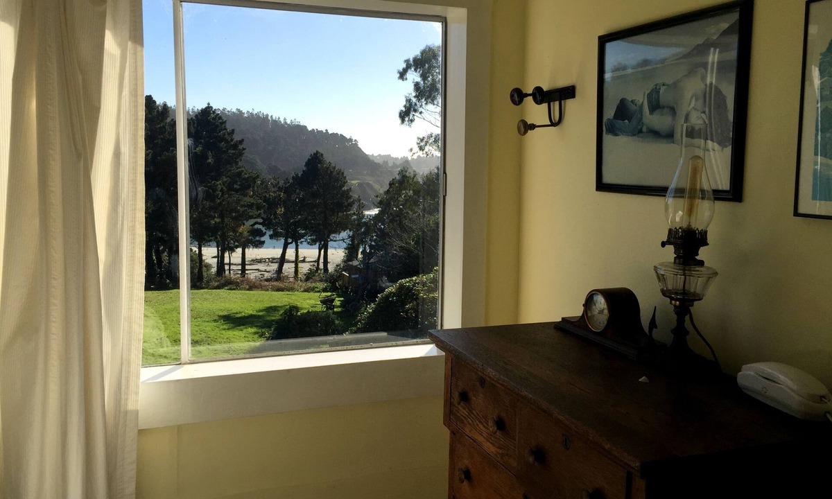 Mendocino House | Ocean Views Mendocino Beach House Path directly to the Beach!