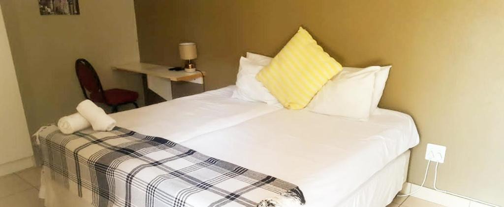 Greater Johannesburg Metropolitan Area Apartment | OFF-GRID Guest Twin-rooms in Sandton