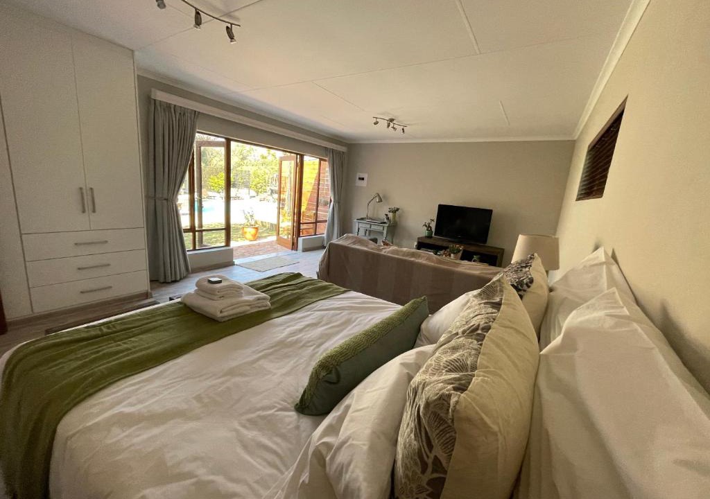 Benoni Bed & Breakfast | Olive Branch Cottage off grid