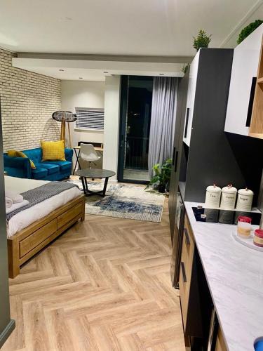 Century City Apartment | On Park Century City Cozy Apartment