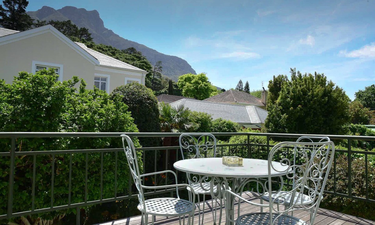 Newlands House | On Pinewood Guest House