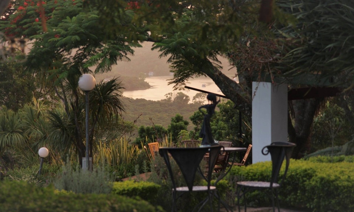 Beacon Bay House | On-the-Summit Lodge & Conference Venue