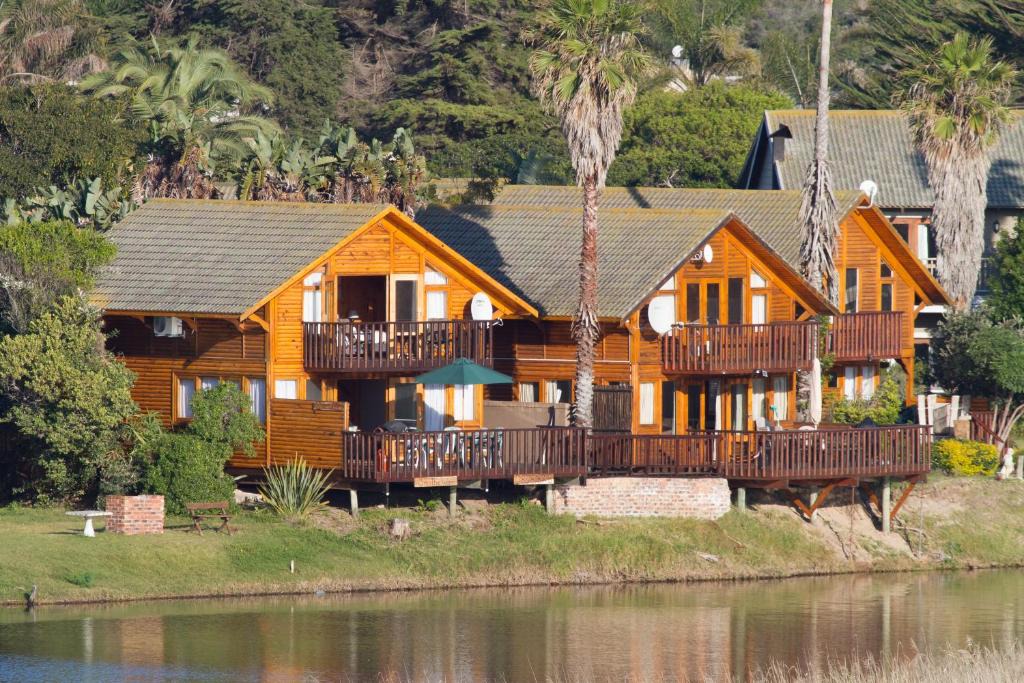 Wilderness Ski Chalet | ON the Water @ Pirates Creek #8