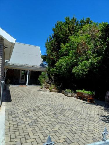 Onrus House | Onrus 4BR House Sleeps 7, Fireplace, Walk to Beach