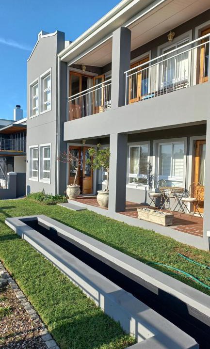 De Kelders House | Oppikoppi De Kelders