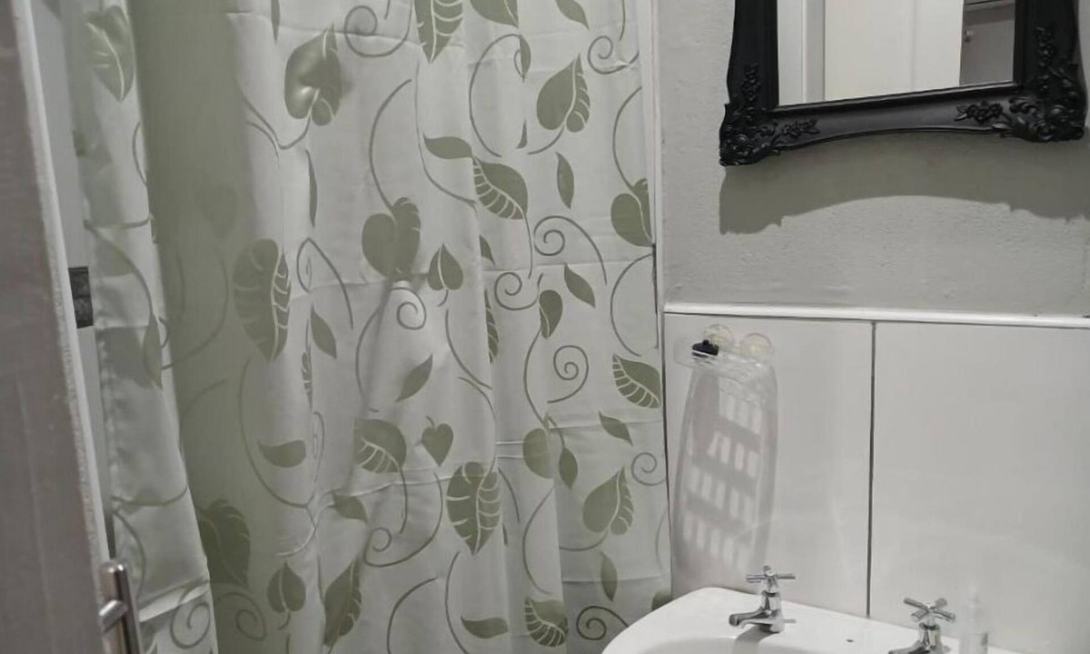 Fichardt Park Apartment | Orchard Guesthouse Twin Room with Garden View