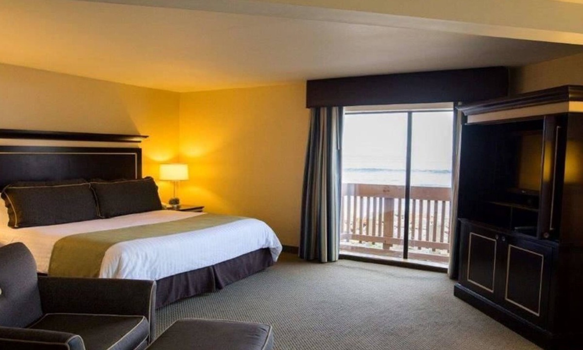 Rockaway Beach Hotel | Pacifica Lighthouse Hotel Trademark Collection by Wyndham