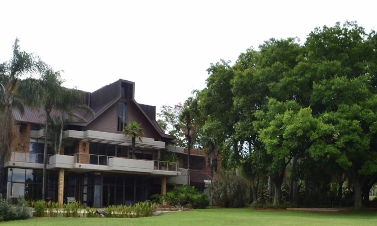 Waparand Villa | Palm Villa Room1 Exclusive en-suite room with private Patio on ground floor