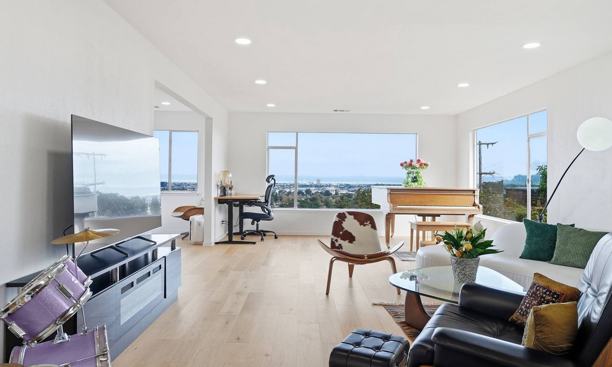 Sugarloaf House | Peaceful Bay Views 4BR Hilltop Home in San Mateo Sleeps 8
