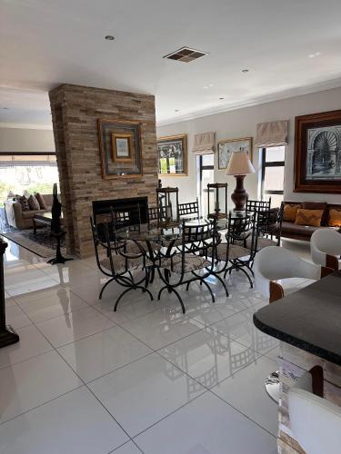 Hartbeespoort Villa | Pecanwood Holiday Home