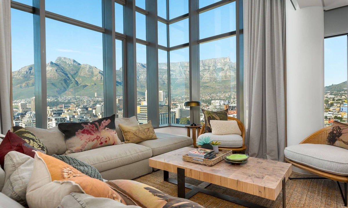 Bo'Kaap Apartment | Penthouse with Postcard Views and Artistic Flair