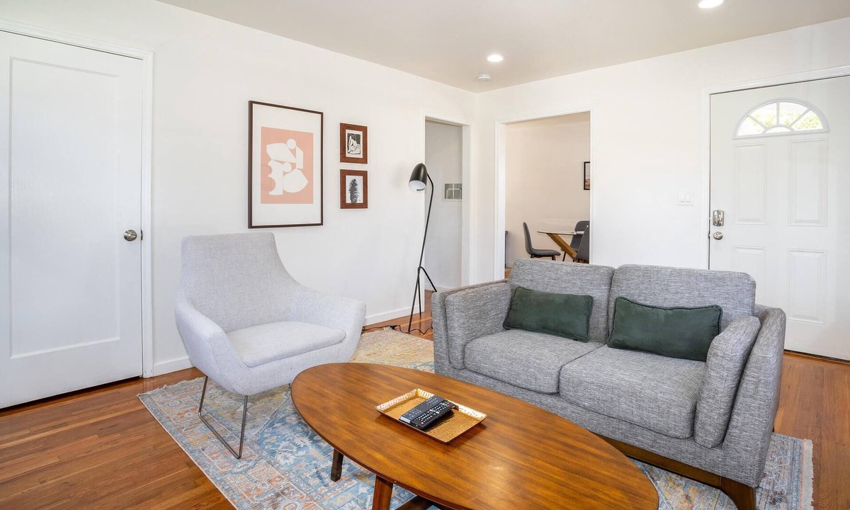 Shoreline West Apartment | Pet-Friendly 1BR in Mountain View Near Downtown
