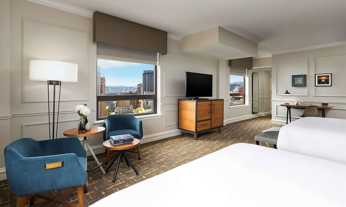 Lower Nob Hill Hotel | Pet-Friendly Premiere Two Queens at Stanford Court Hotel!