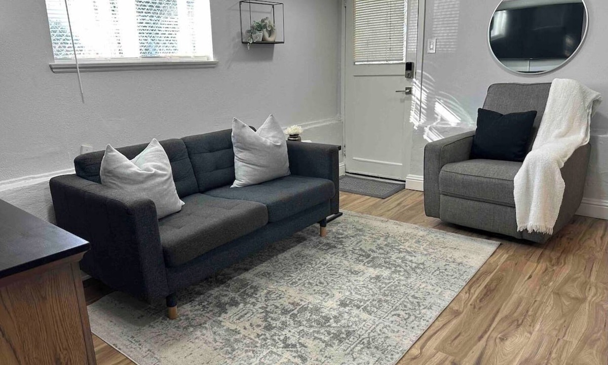 Downtown Sacramento Apartment | Petite Basement Suite-Walk to Downtown Sac!