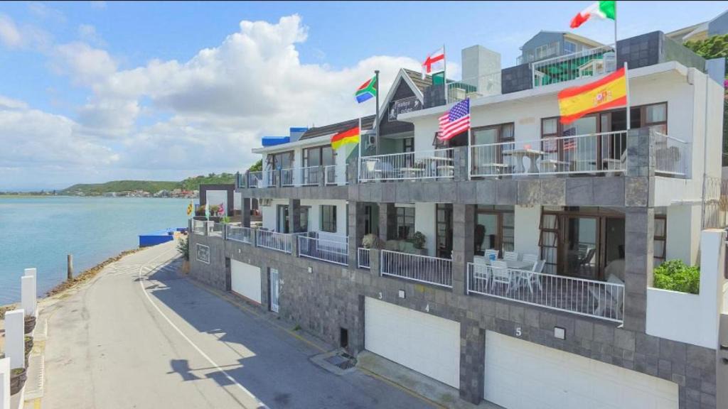 Bluewater Bay House | Pirates Lodge
