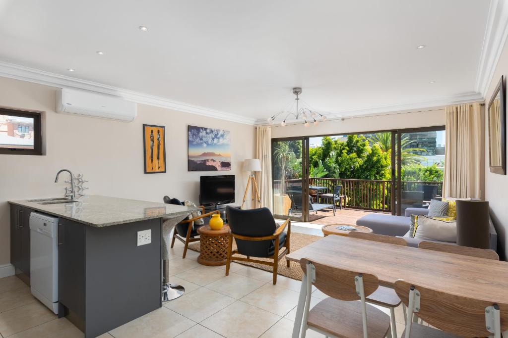 Sea Point Apartment | Planet Africa 9