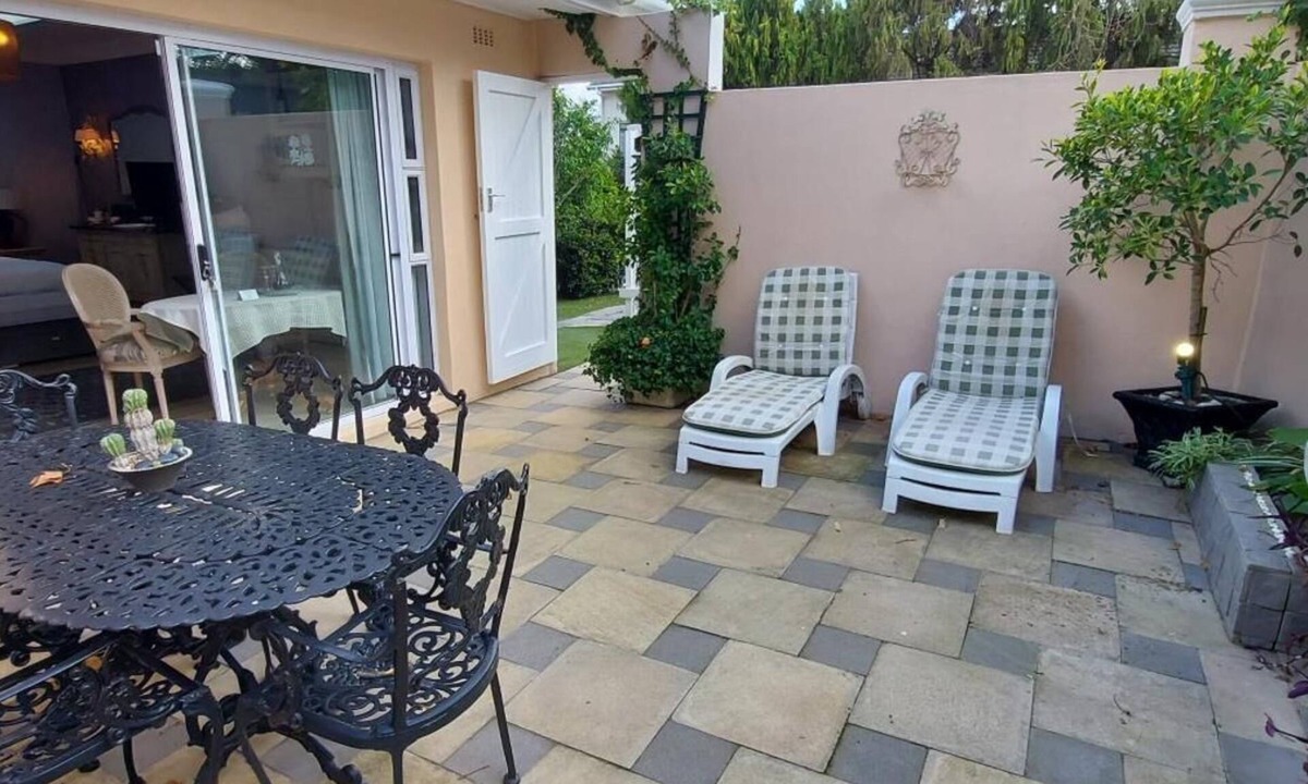 Somerset West Apartment | Platinum Suite with private terrace! For 2 guests - Roosboom Luxury Apartment