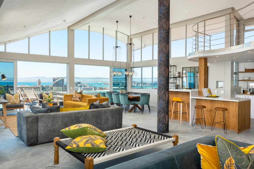 Green Point Apartment | Point Break Penthouse