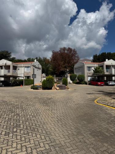 Kareeberg Apartment | Polo Field