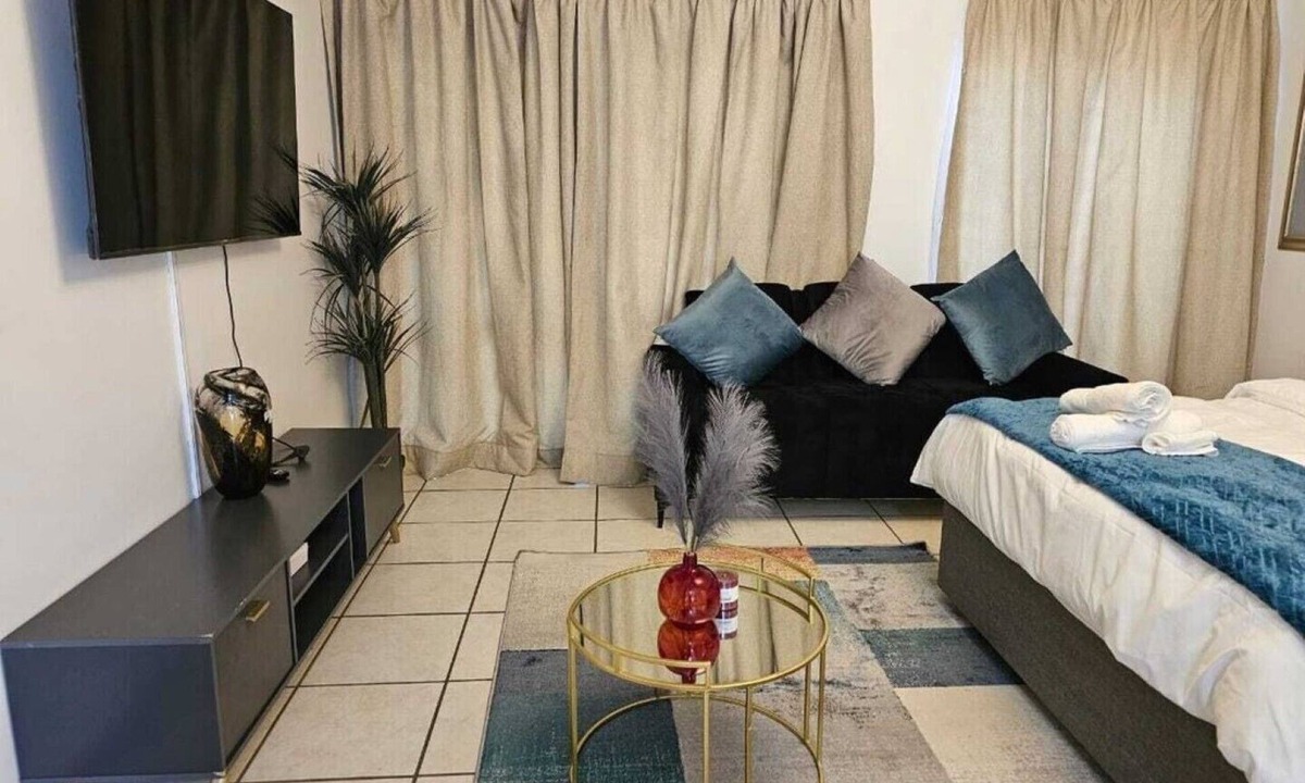 Lone Hill Apartment | Premium Studio Apartment In The Fabulous Lonehill/fourways, Sandton With WiFi