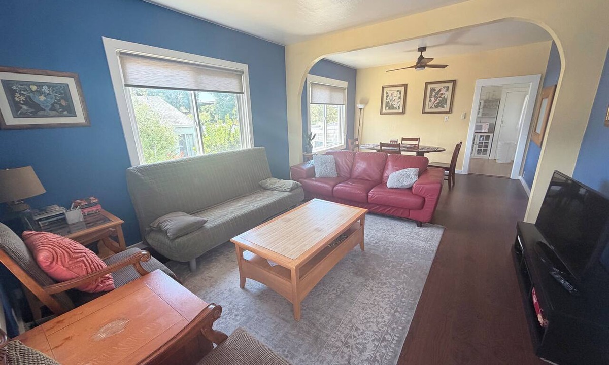 El Cerrito House | Prime location 2-bedroom house in El Cerrito for your getaway, pet friendly