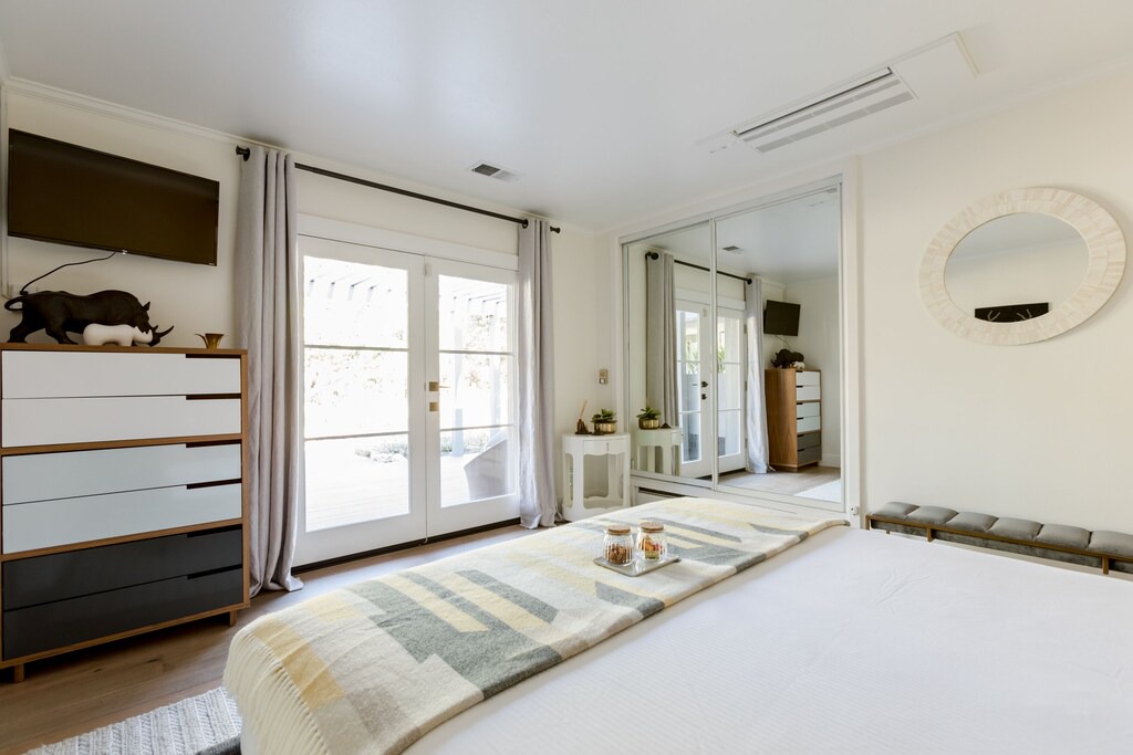 Napa Villa | Private Bedroom the Rhino on Secluded Vineyard
