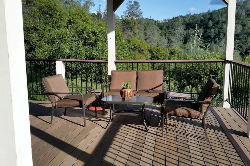 Penn Valley Cabin | Private Ground Floor Accommodation for a Couples' Getaway in Penn Valley, California