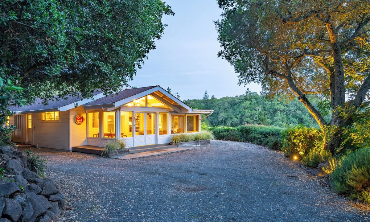 Sonoma House | Private Pickleball in the heart of Sonoma, Serene Views, Secluded, Close 2 All