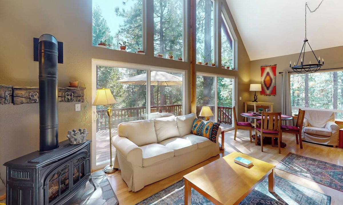 Beckwourth Cabin | Projector & Deck! Family Cabin, 4 Mi to Lake Davis