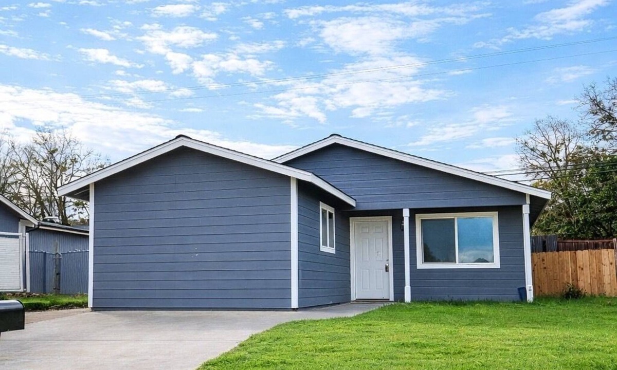 Willits House | Quaint 4-bedroom house in charming Willits perfect for families