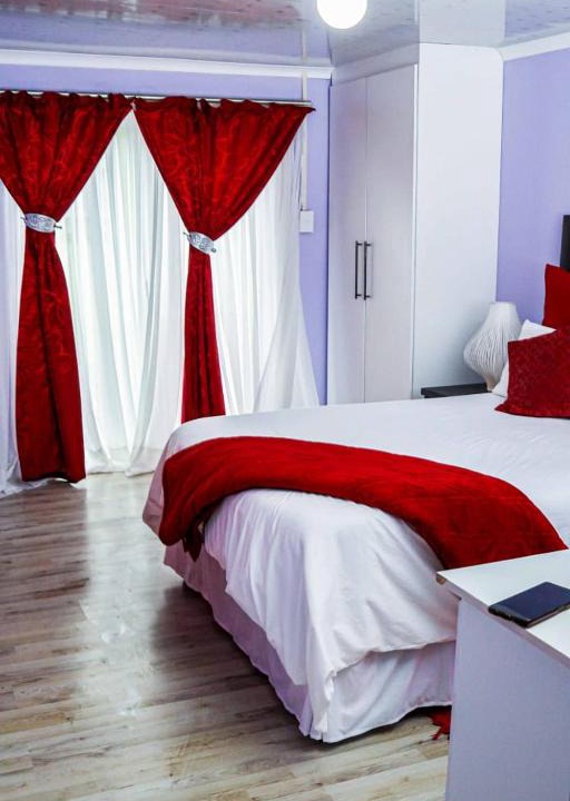 Komani Bed & Breakfast | QUEENSTOWNPALMLODGE (PTY) LTD
