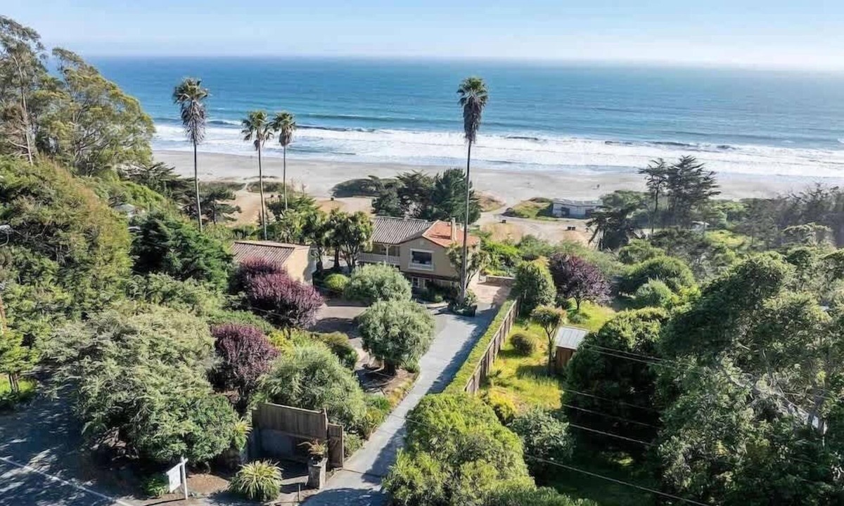 Mill Valley Villa | "R" House Beach Villa