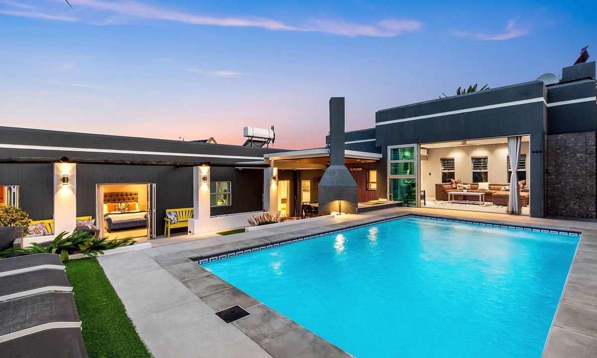 West Beach House | Rancho Relaxo - Five Bedroom House, Sleeps 10
