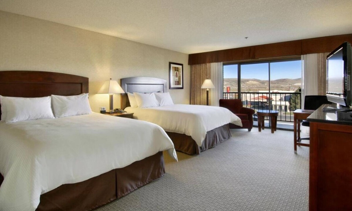 Elko Hotel | Rare Find Outdoor Pool, Parking, Pets Allowed, Close to Johnny Appleseed Park!