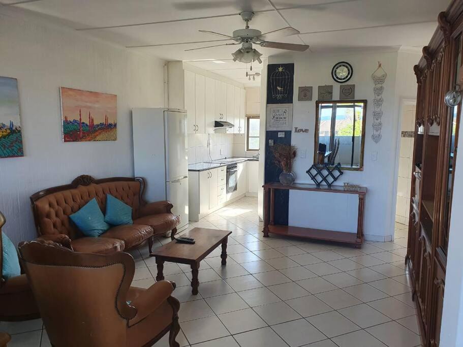 Kingsburgh Apartment | Refreshing 3-Bedroom Family Unit On The Beach.
