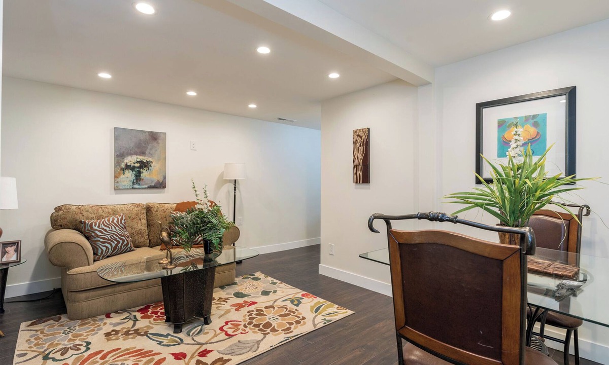 Oakland House | Relax in the bay. City View. Free parking on site.