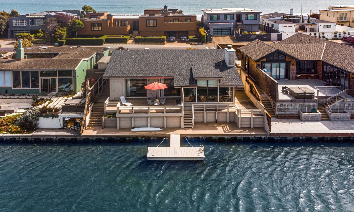 Stinson Beach House | Relaxed and Casual Living on Seadrift Lagoon