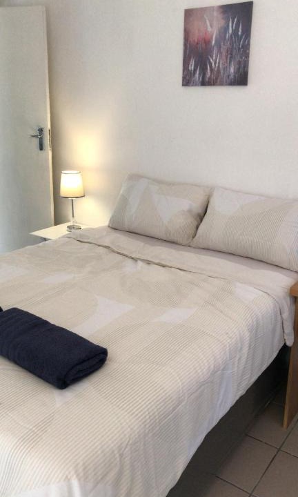 Goodwood House | Relaxing and Cozy Room