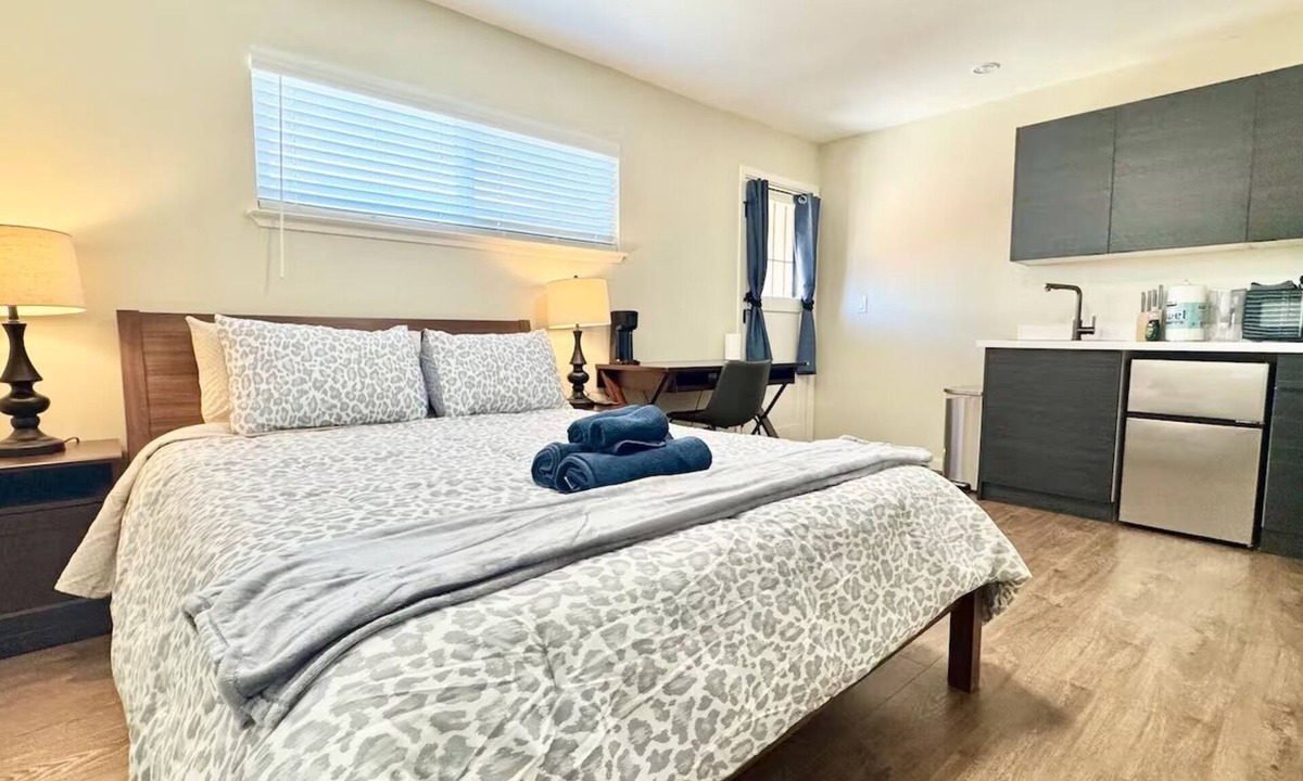 San Jose House | Remodeled Spanish Bungalow Suite Short Walk to SJSU + Parking